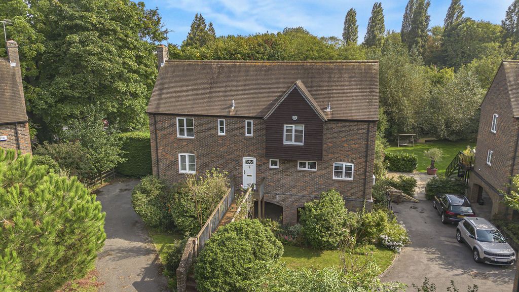 Property photo 1 of 34