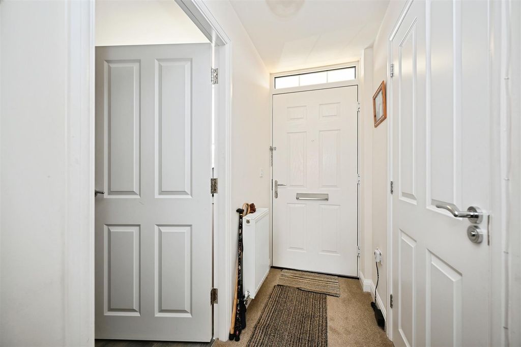 Property photo 2 of 19 Entrance Hall