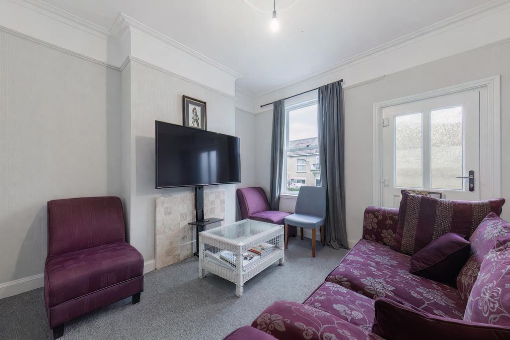 Property photo 3 of 11 Ba-7.Jpg