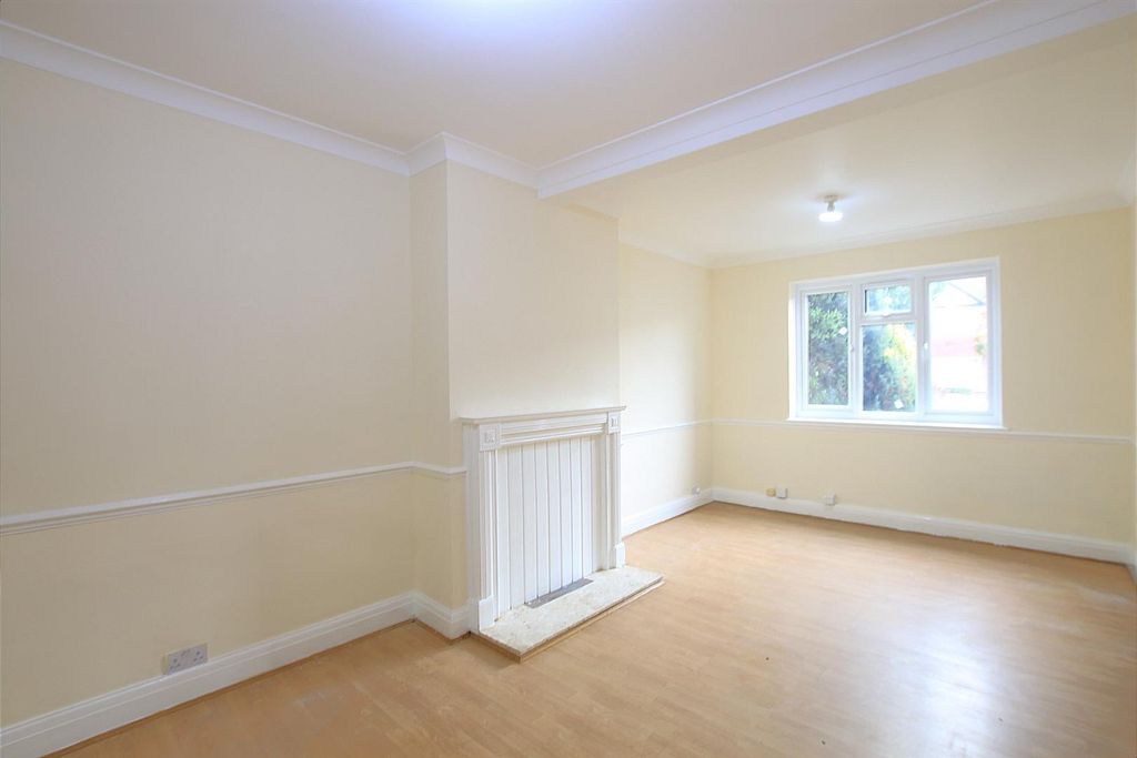 Property photo 2 of 10 Through Lounge