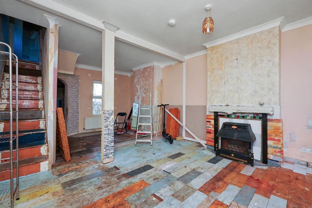 Property photo 3 of 7