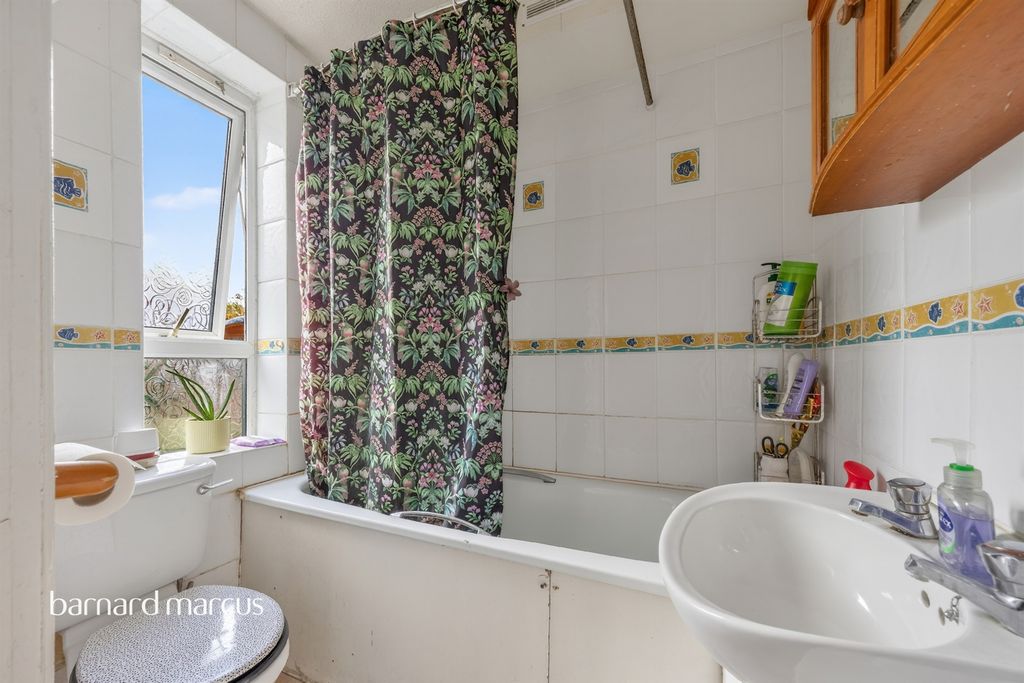 Property photo 2 of 20