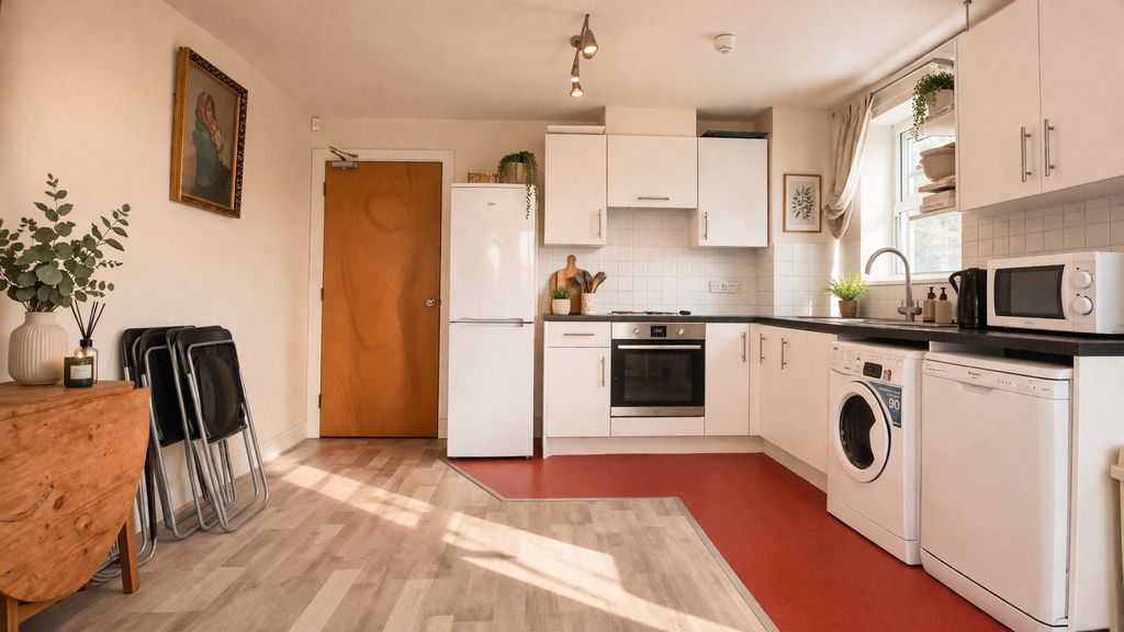 Property photo 2 of 7 Kitchen