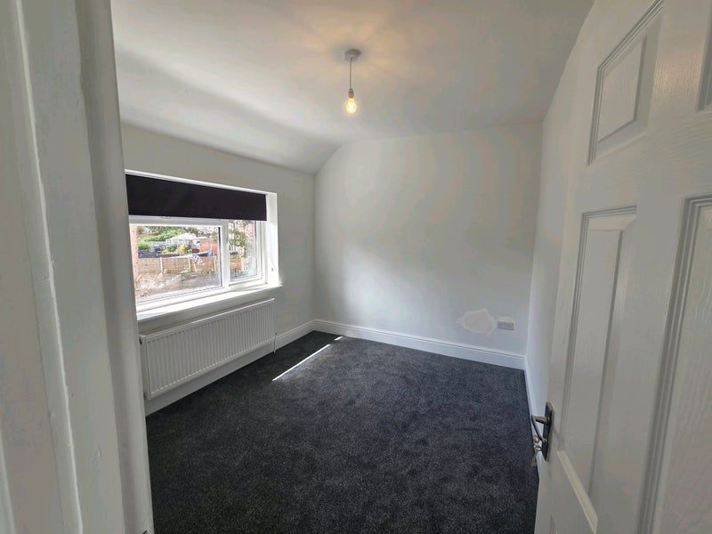 Property photo 2 of 6 Bedroom