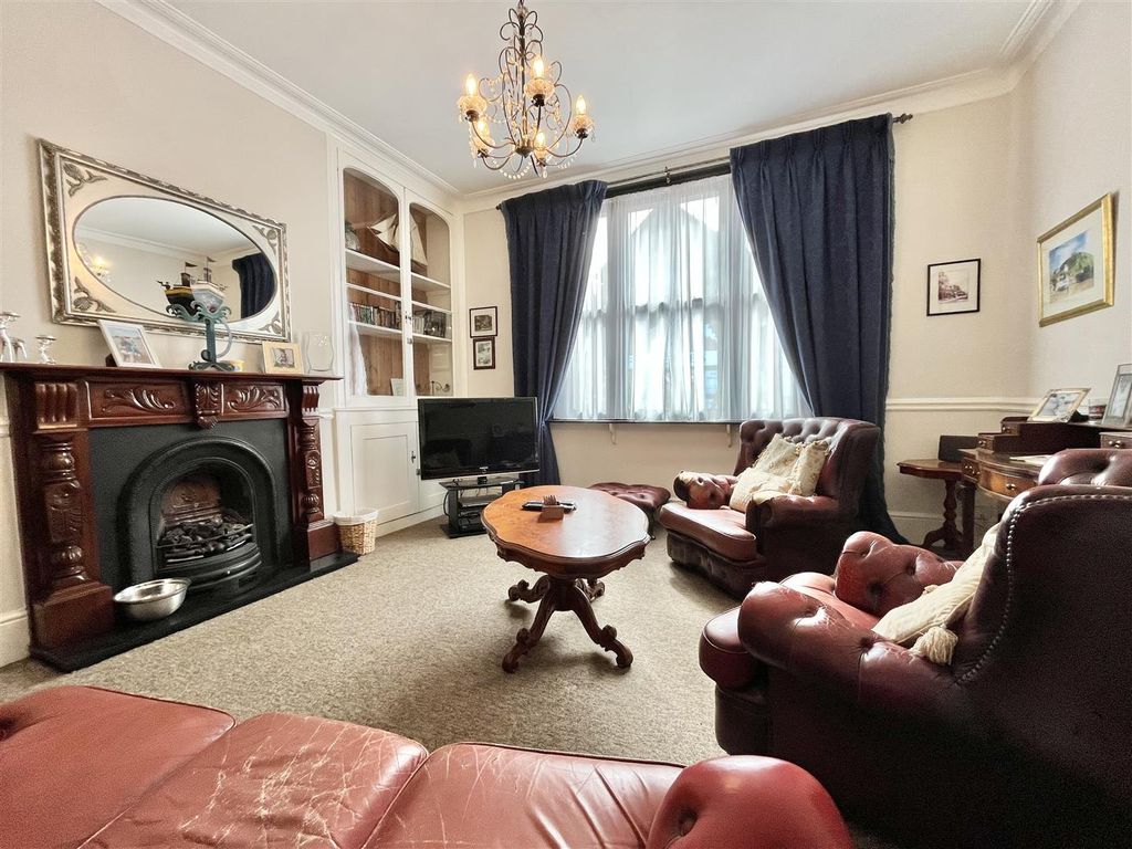 Property photo 2 of 26