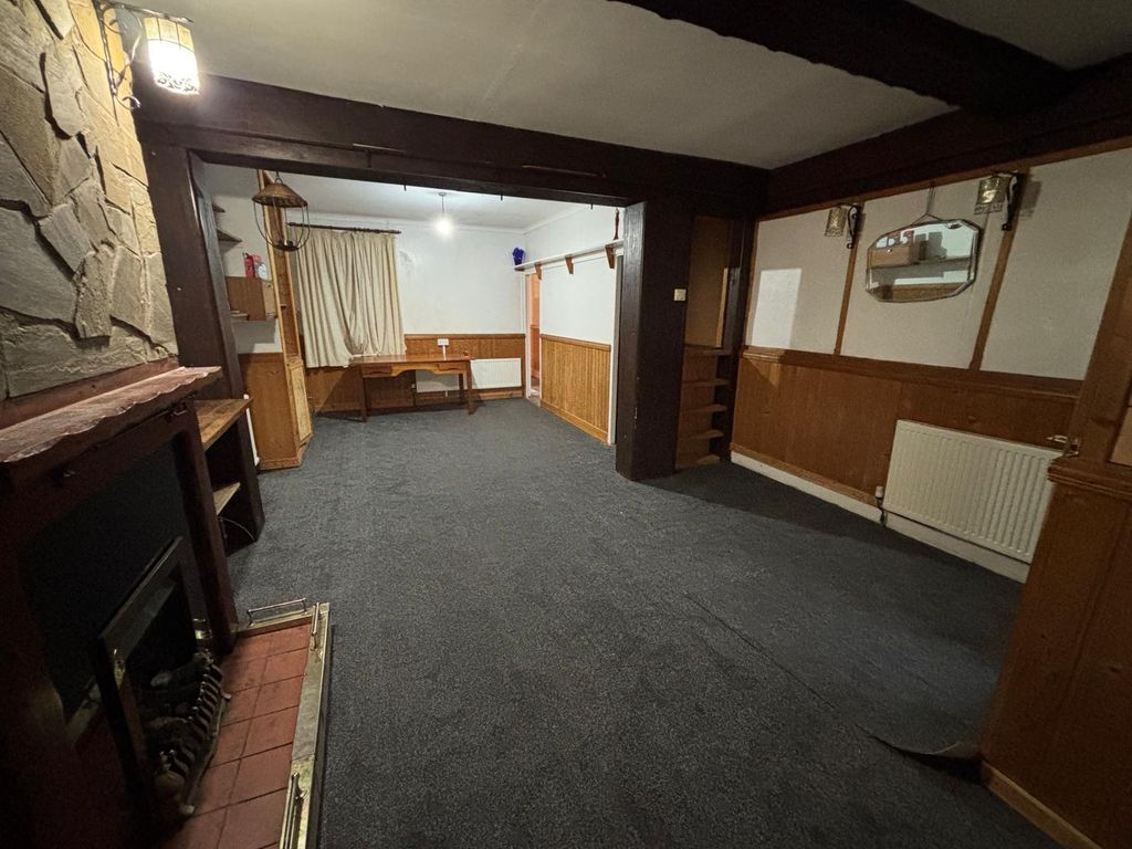 Property photo 2 of 9 Photo 1