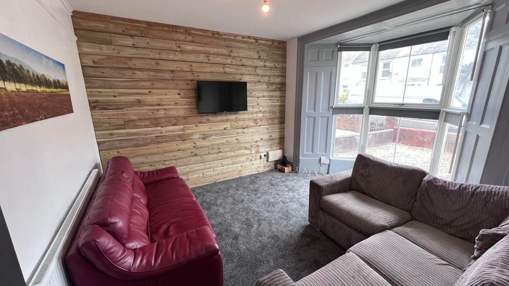 Property photo 2 of 9