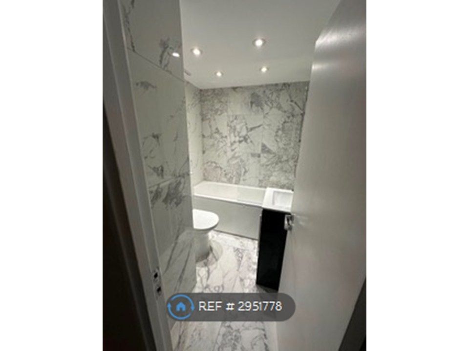 Property photo 2 of 13 Bathroom Pix 2