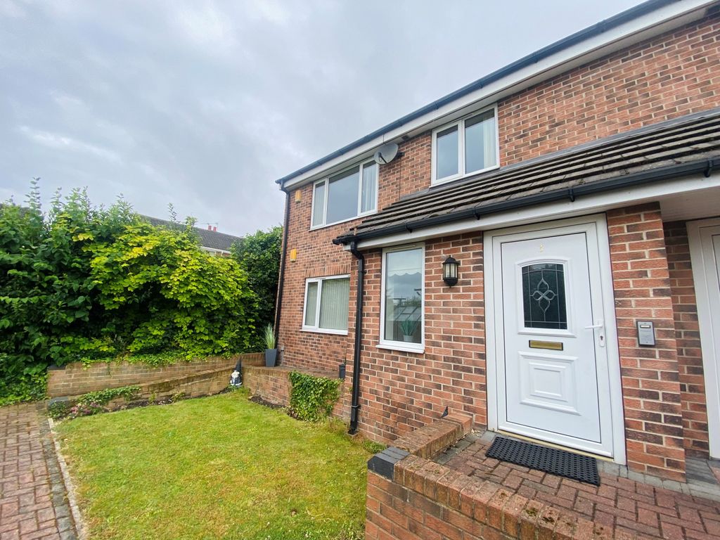 Property photo 1 of 14 Unfurnished 3 Bed Apartment