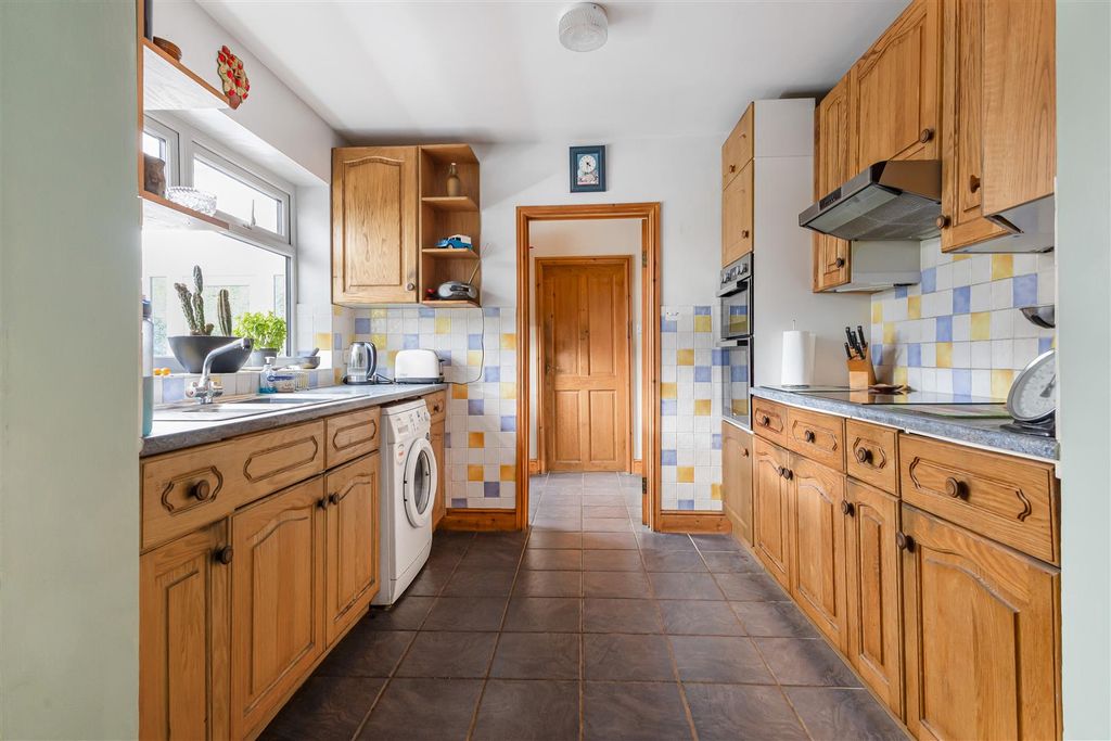 Property photo 3 of 23 Kitchen