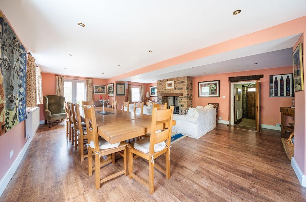 Property photo 2 of 35 Bampton, Seddons