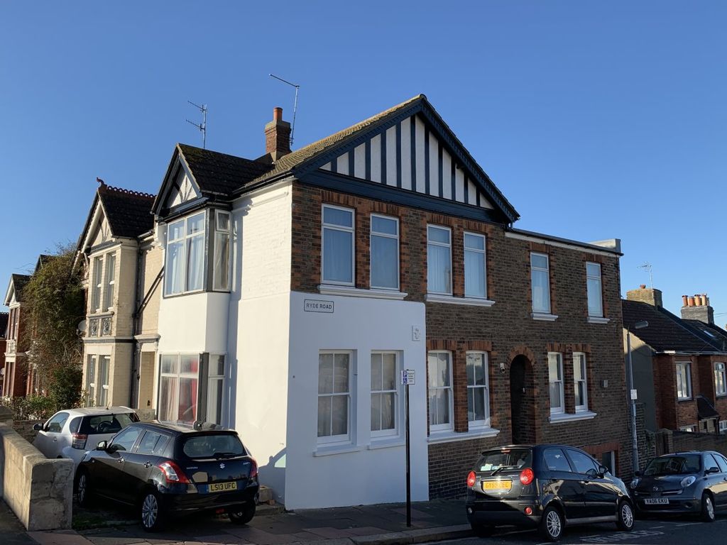 Property photo 1 of 23 6 Bed Furnished Terraced