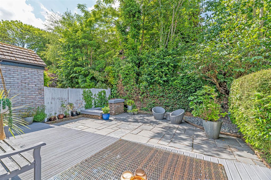 Property photo 2 of 17 Garden