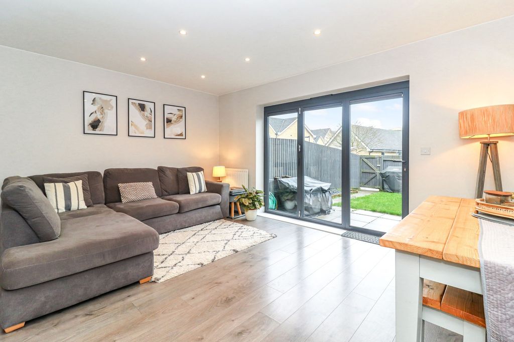 Property photo 2 of 21