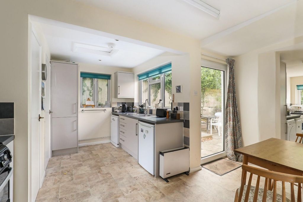 Property photo 3 of 25 Ph23_6067284.Jpg