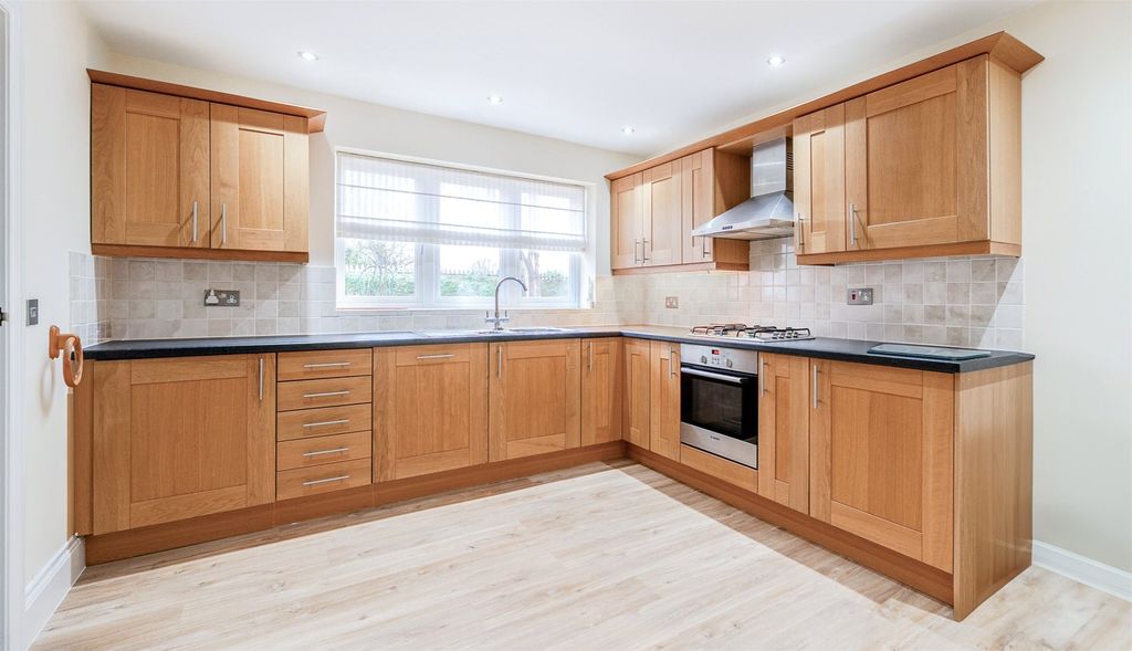 Property photo 2 of 16 Picture No. 03