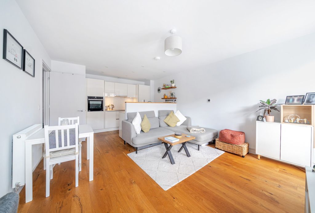 Property photo 3 of 16 1417347-9-699d916...