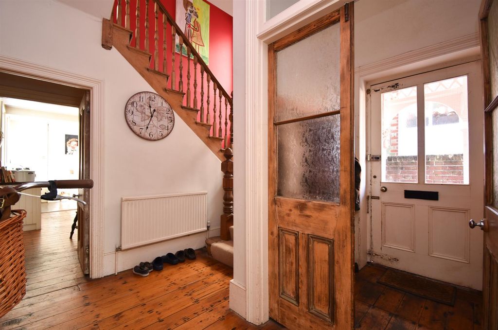 Property photo 2 of 29 Entrance Hall