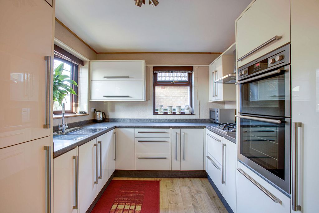 Property photo 3 of 22