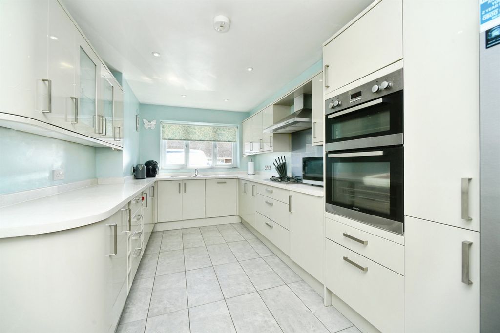 Property photo 2 of 21