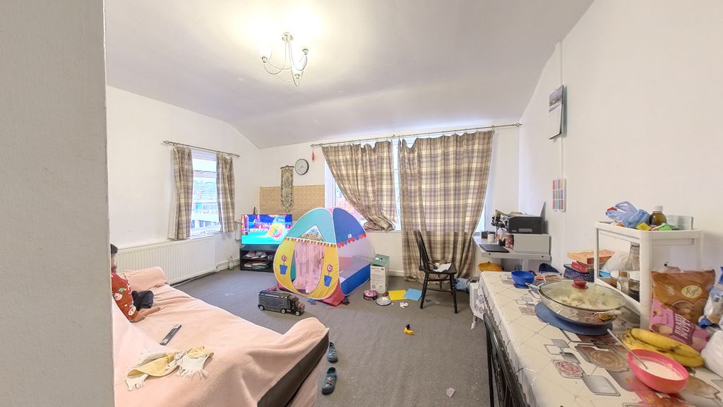 Property photo 3 of 28