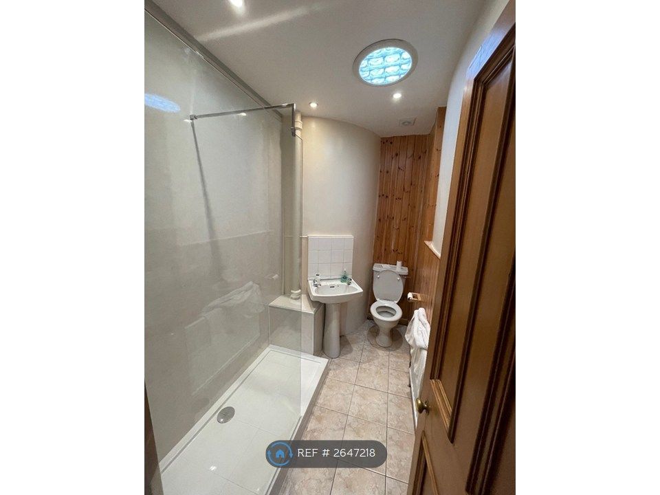 Property photo 3 of 10 Shower