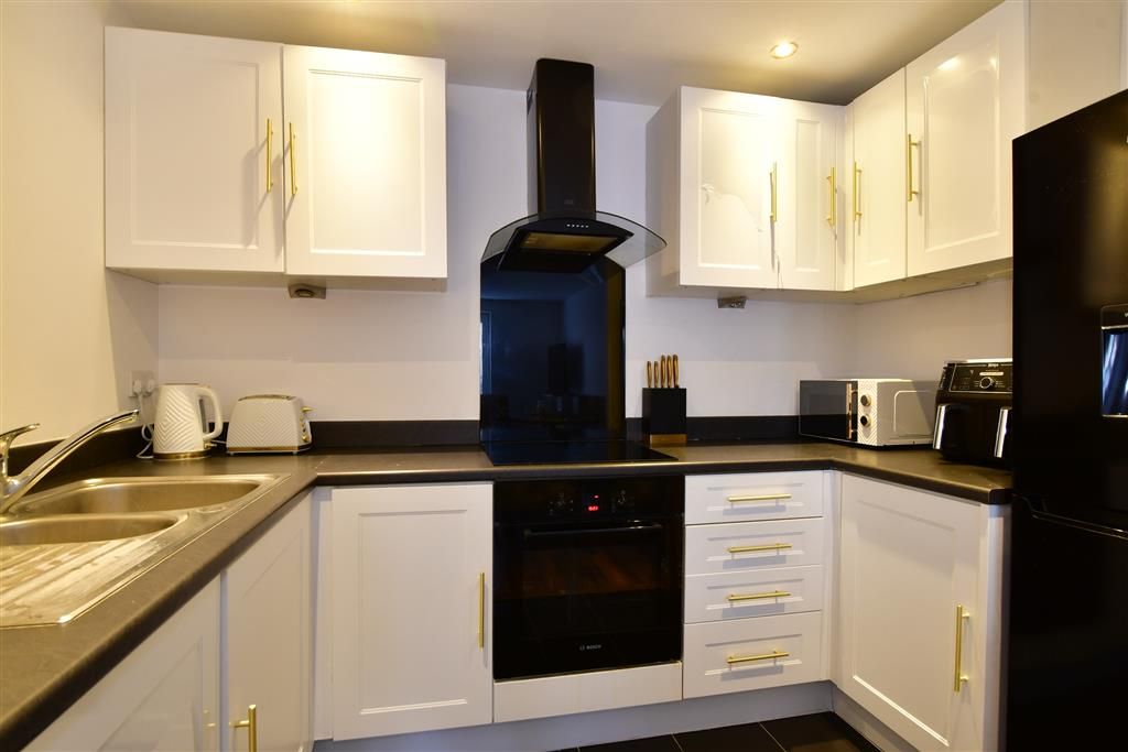 Property photo 3 of 7 Kitchen