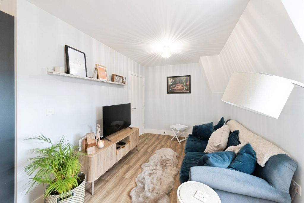 Property photo 2 of 14 Pbox-Img.Jpg