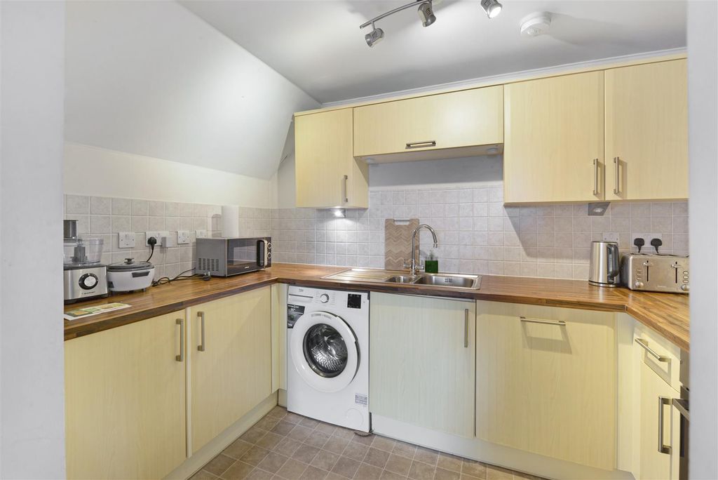 Property photo 2 of 9 17Rosemary04.Jpg