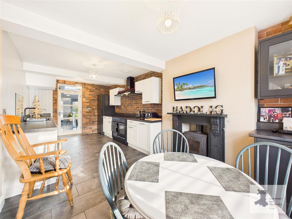 Property photo 3 of 40 Kitchen/Dining Room