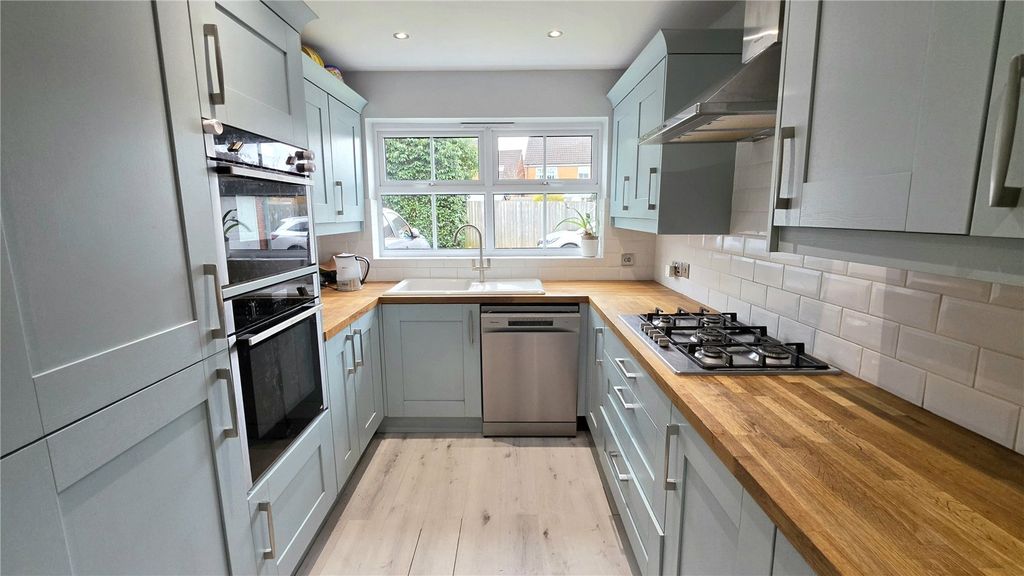 Property photo 2 of 28 Picture No. 19