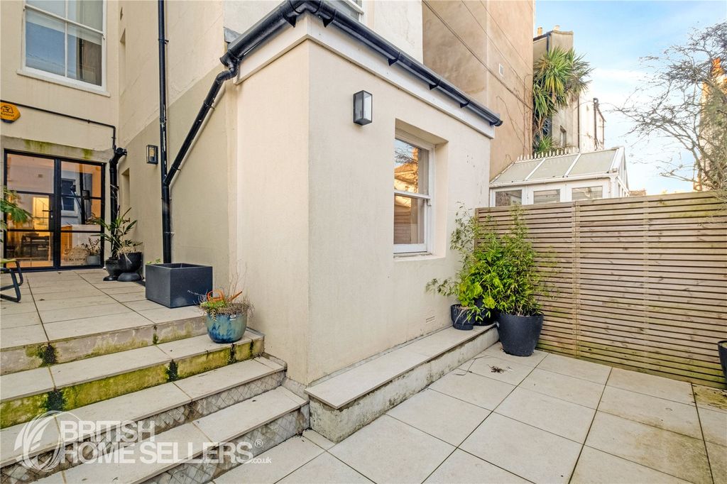 Property photo 2 of 15 Picture No. 10