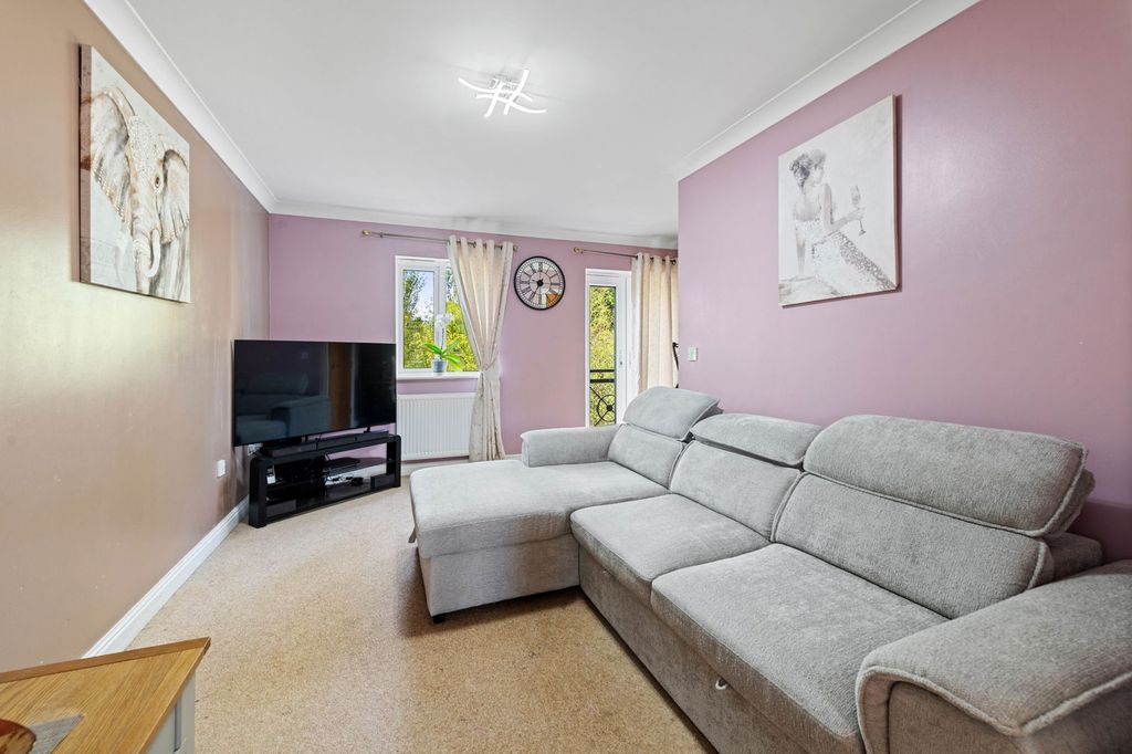 Property photo 2 of 29