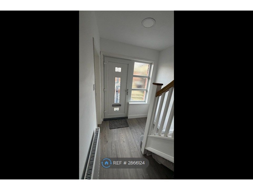 Property photo 2 of 17 Lobby