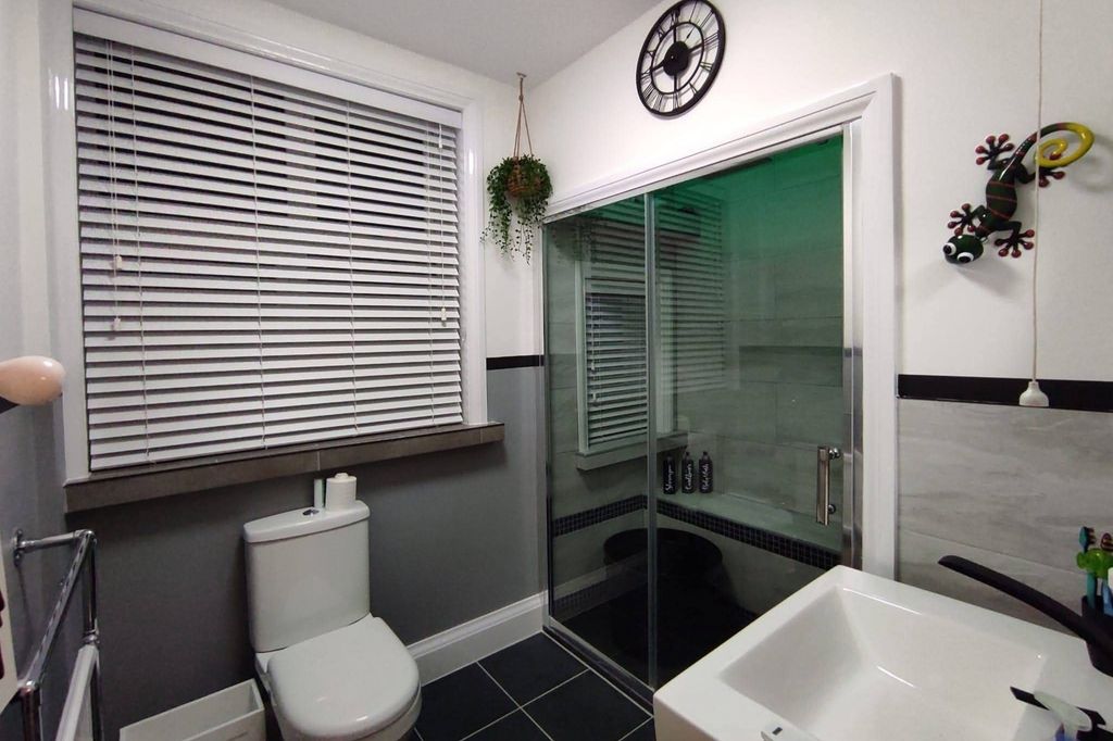 Property photo 3 of 25