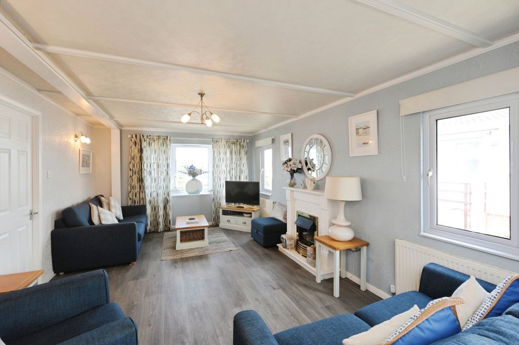 Property photo 3 of 17 Pbox-Img.Jpg