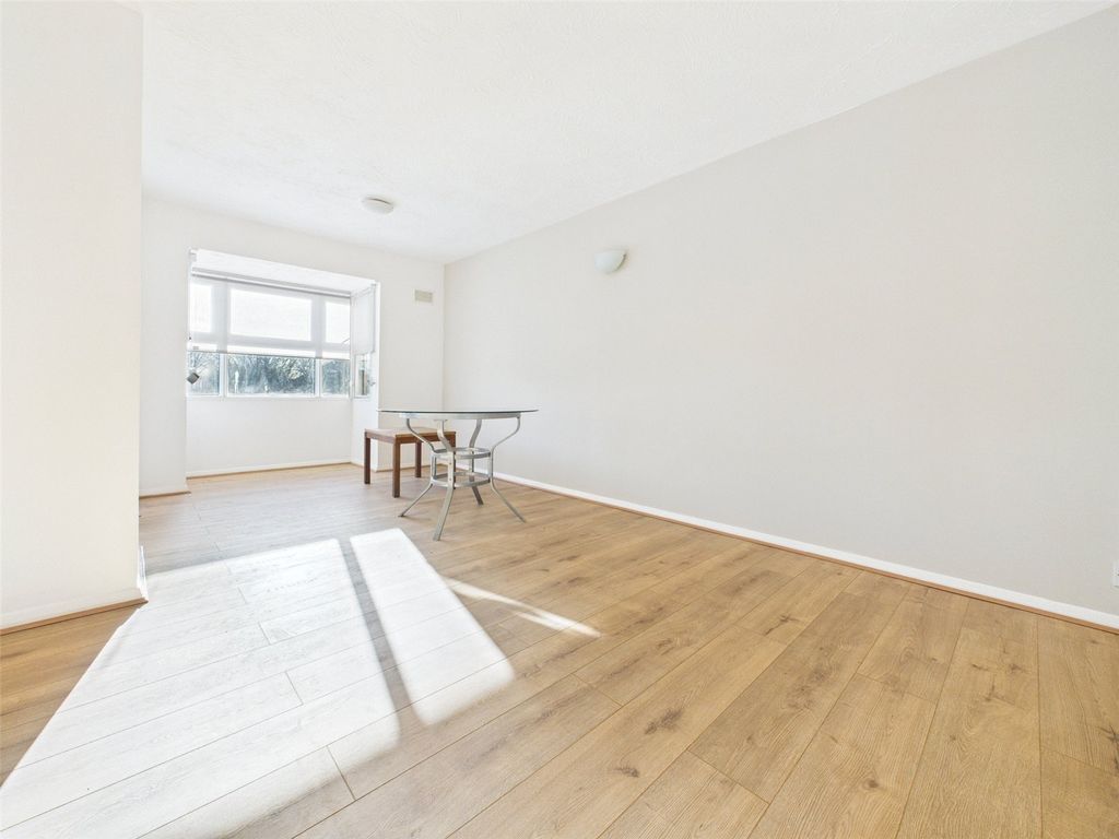 Property photo 3 of 8 Picture 3