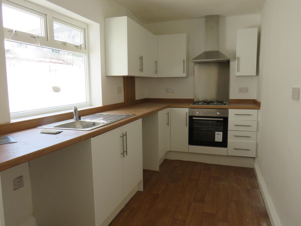 Property photo 3 of 6 Kitchen