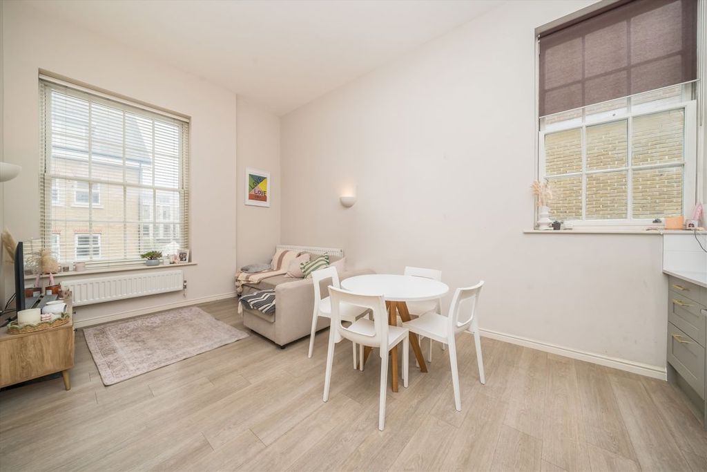 Property photo 3 of 6