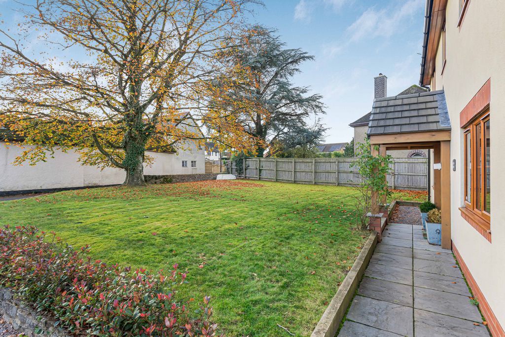 Property photo 3 of 33