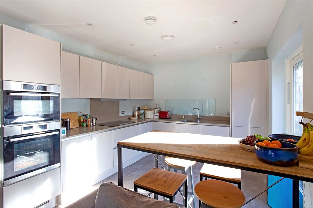 Property photo 3 of 8 Kitchen