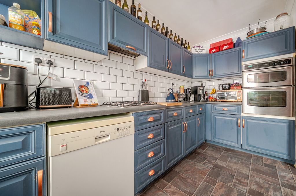 Property photo 3 of 17 1380176-14-691201...