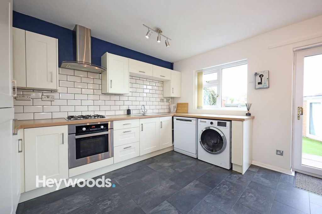 Property photo 2 of 32