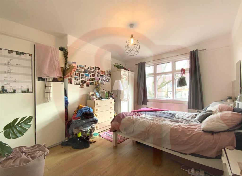 Property photo 1 of 12 1st Bedroom.Jpg