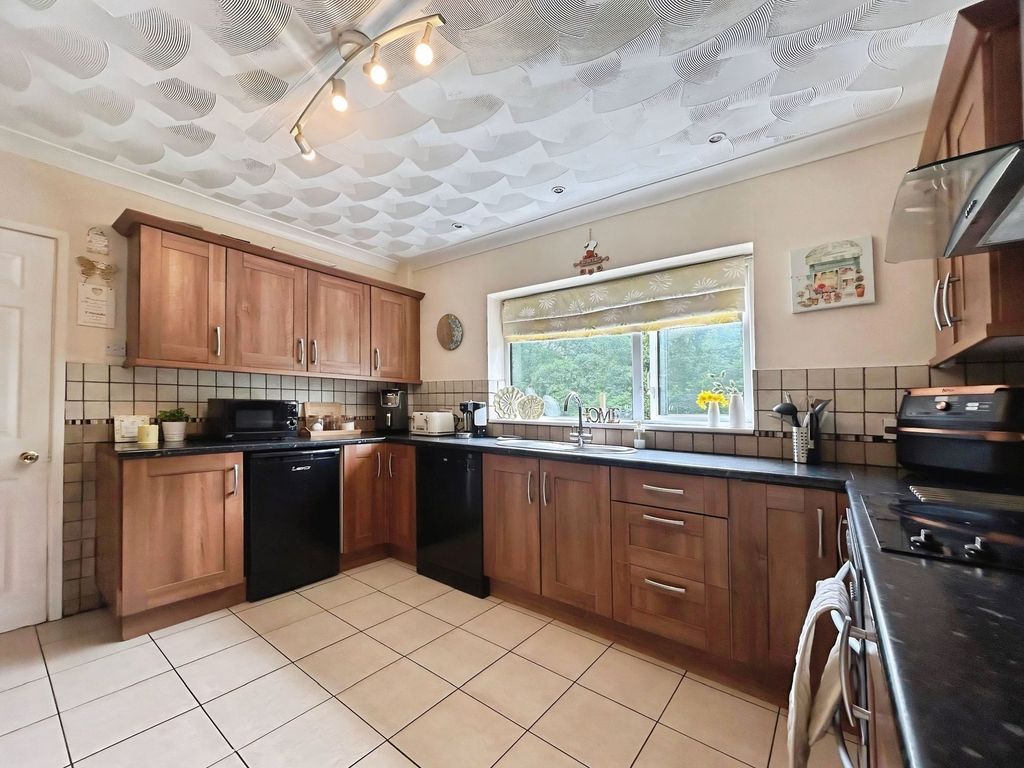 Property photo 3 of 32