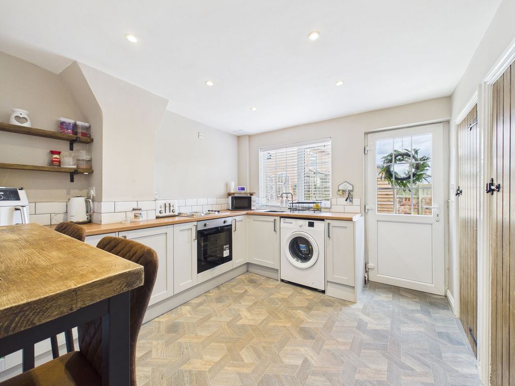 Property photo 3 of 19 Breakfast Kitchen