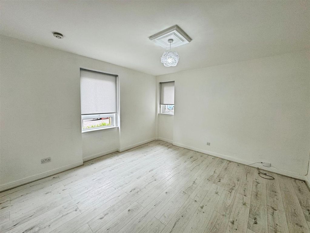 Property photo 2 of 8 2