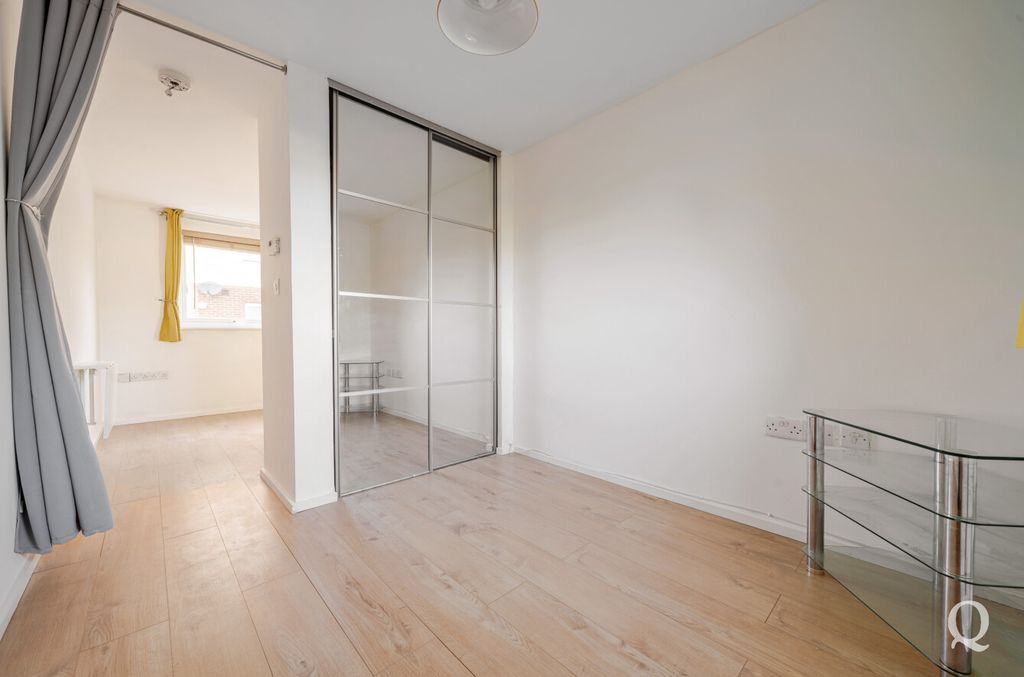 Property photo 3 of 13 d7811173-B2B6-466...