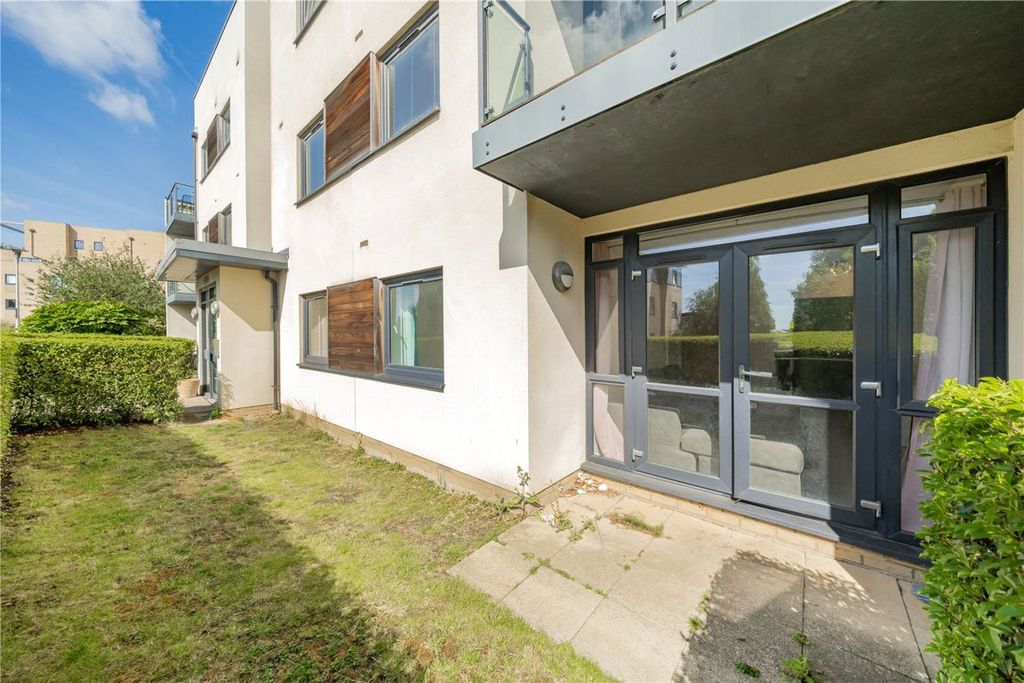 Property photo 2 of 8