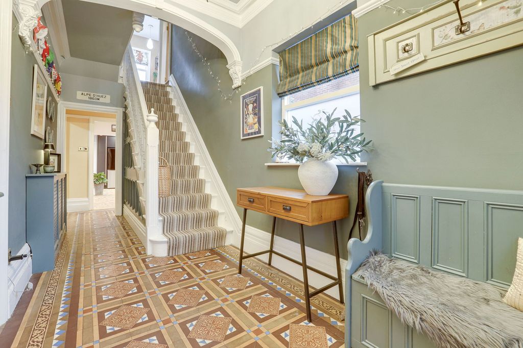 Property photo 2 of 36 Hallway